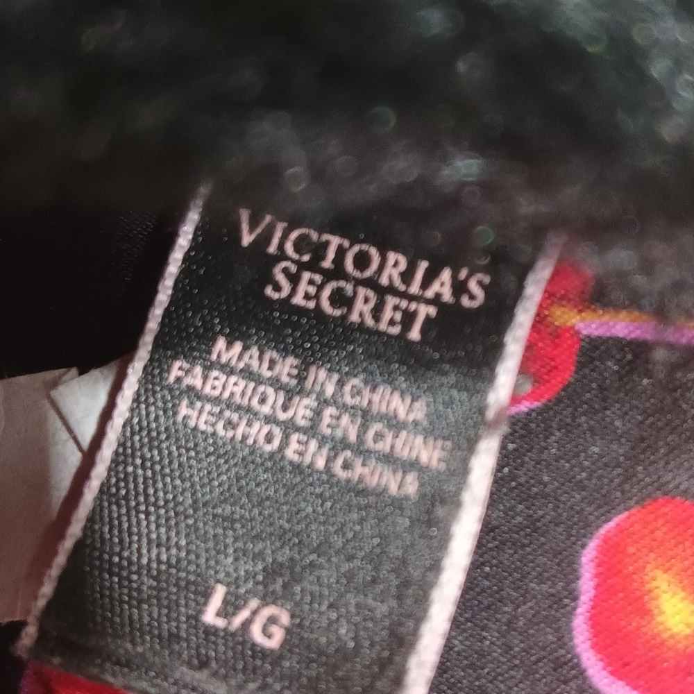 Victoria's Secret Cherry Slippers Size Large - Picture 3 of 4